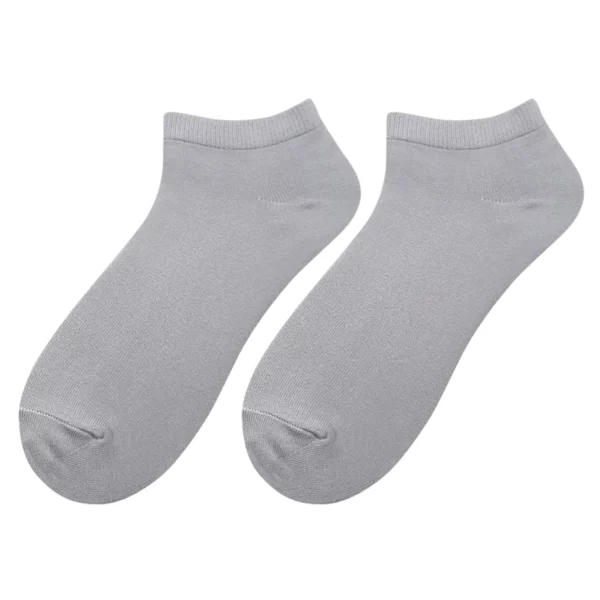 Feet light grey